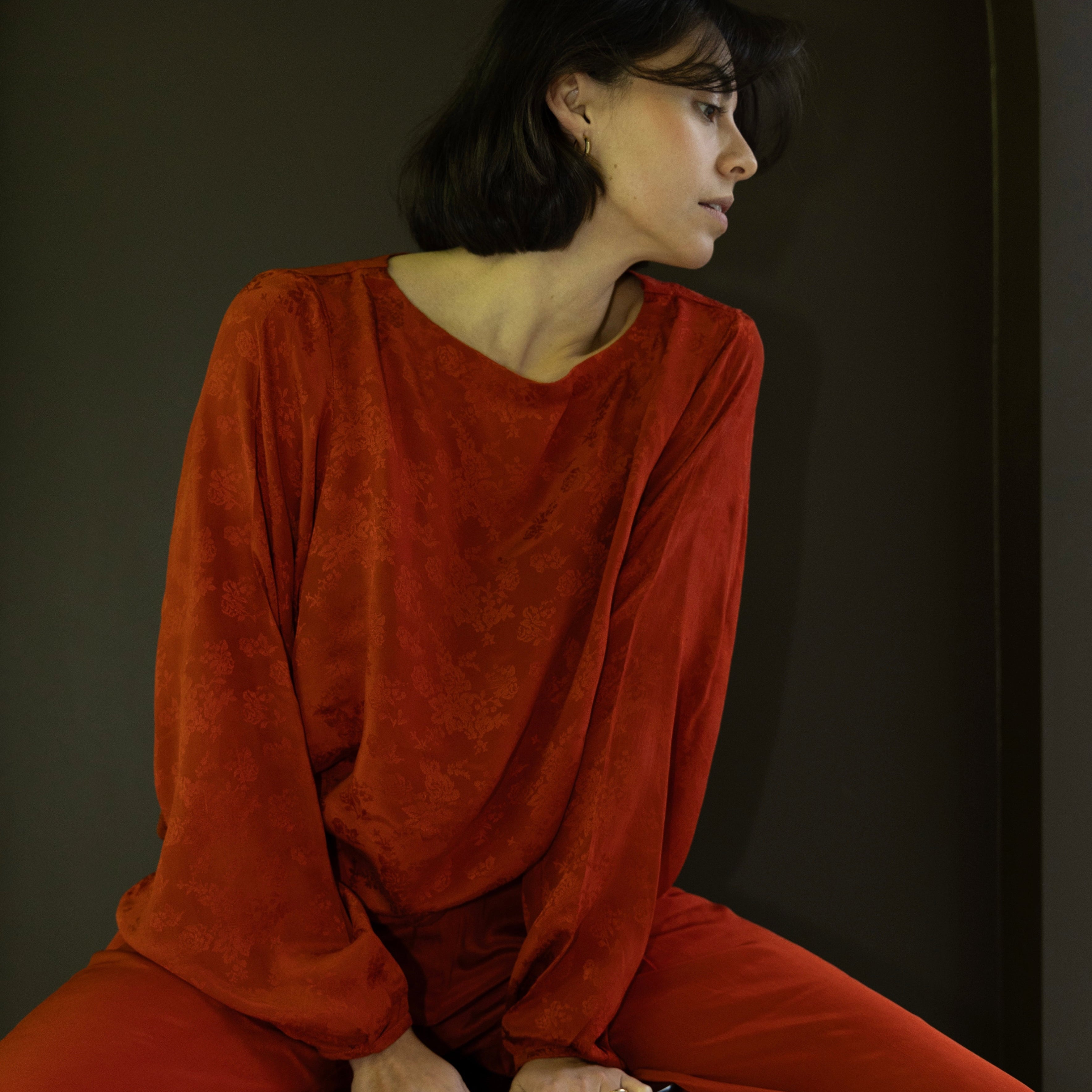 Ember set with relaxed balloon-sleeve top and high-waisted wide-leg pants