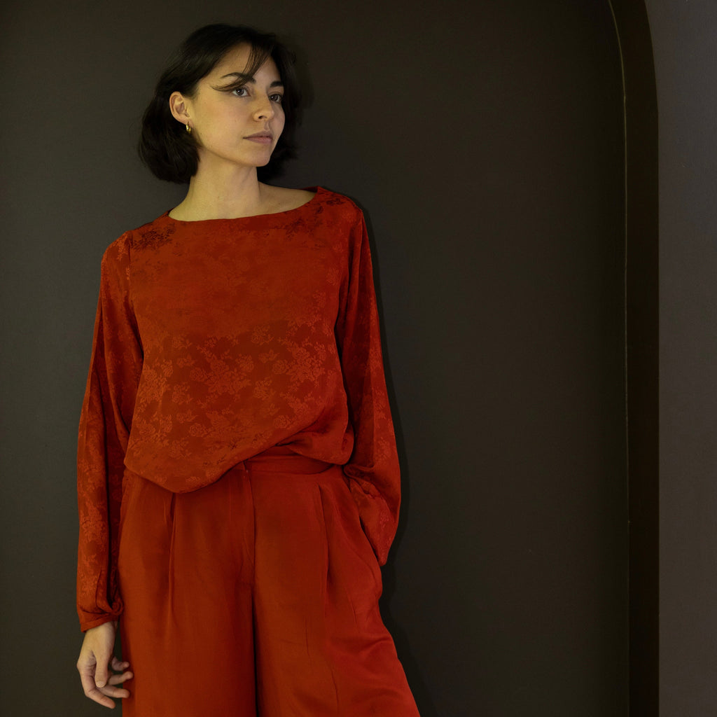 Ember set with relaxed balloon-sleeve top and high-waisted wide-leg pants